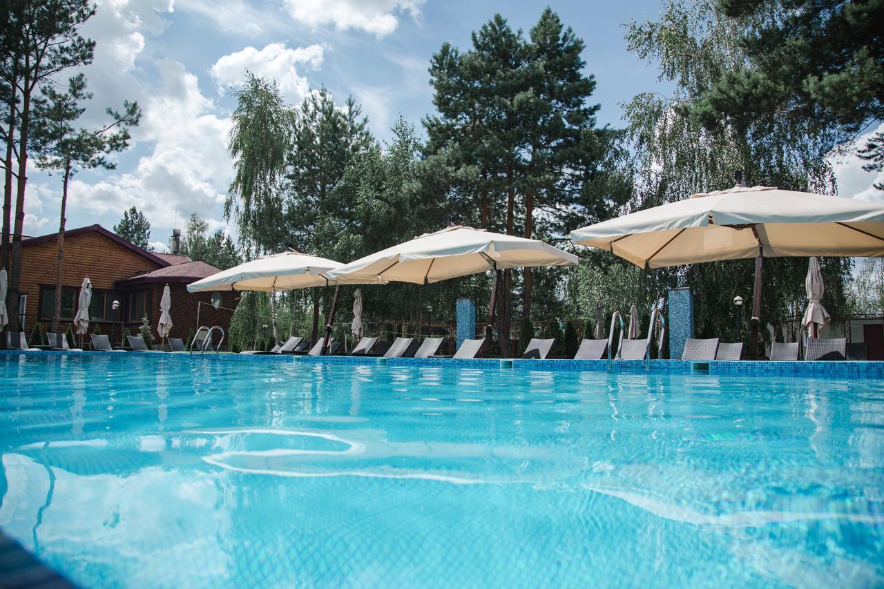 Загородный Отельно-Ресторанный Комплекс "Четыре Сезона" Filippovichi Exterior foto