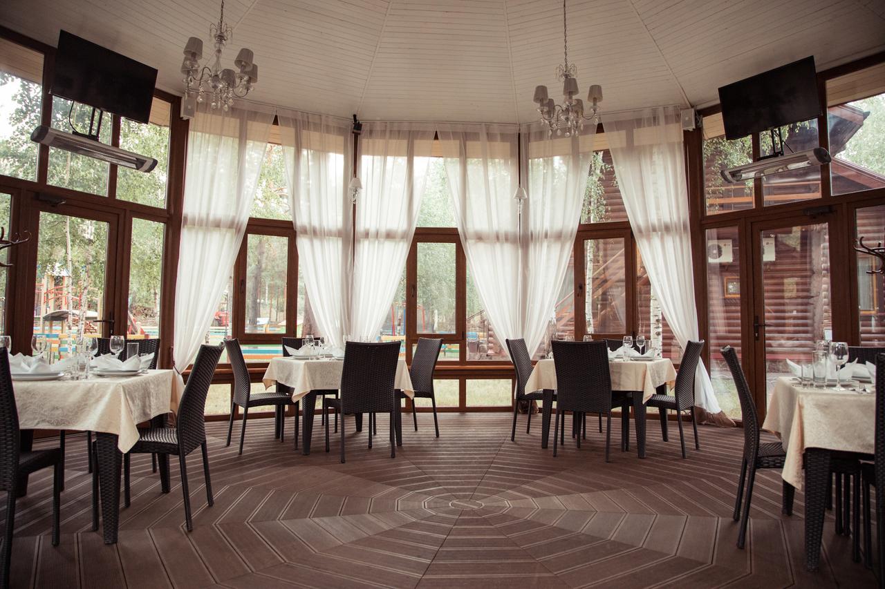 Загородный Отельно-Ресторанный Комплекс "Четыре Сезона" Filippovichi Exterior foto