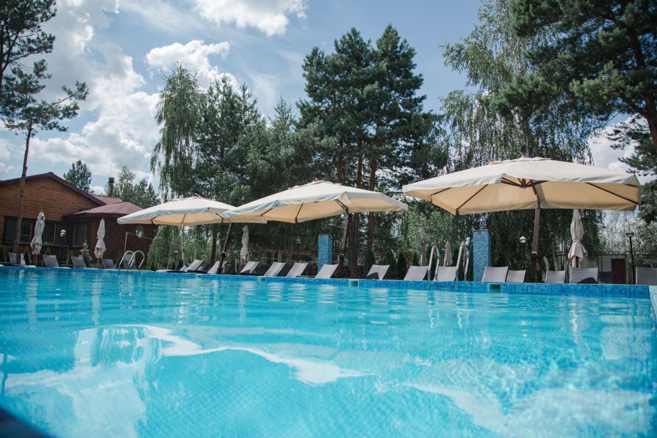Загородный Отельно-Ресторанный Комплекс "Четыре Сезона" Filippovichi Exterior foto